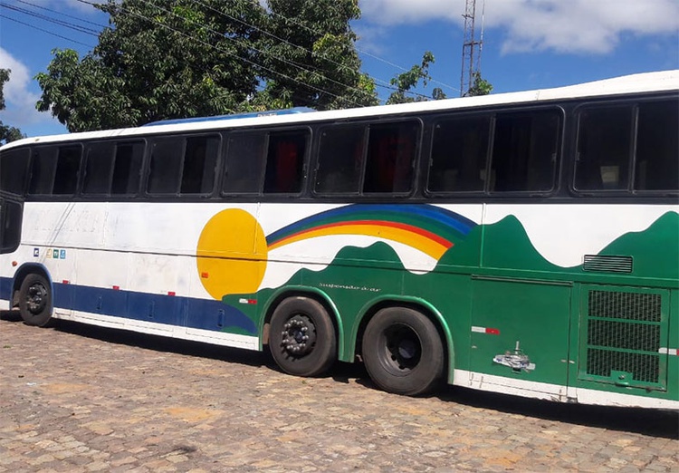 Ônibus é apreendido em São Raimundo Nonato.