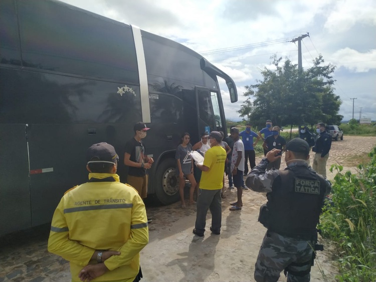 Prefeitura de Picos quer barrar entrada de ônibus clandestinos na cidade.