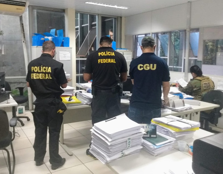 Operação investiga fraudes em licitações do transporte escolar no Piauí.