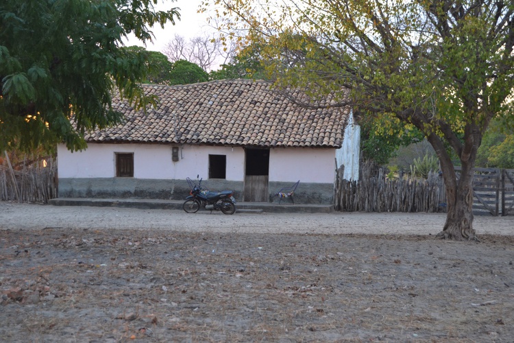 Casa antiga, Algodões, zona rural de Nazaré do Piauí, Piauí, Brasil