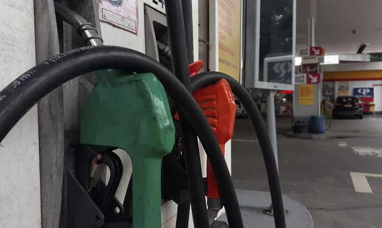 Petrobras aumenta preço de venda de gasolina para as distribuidoras.