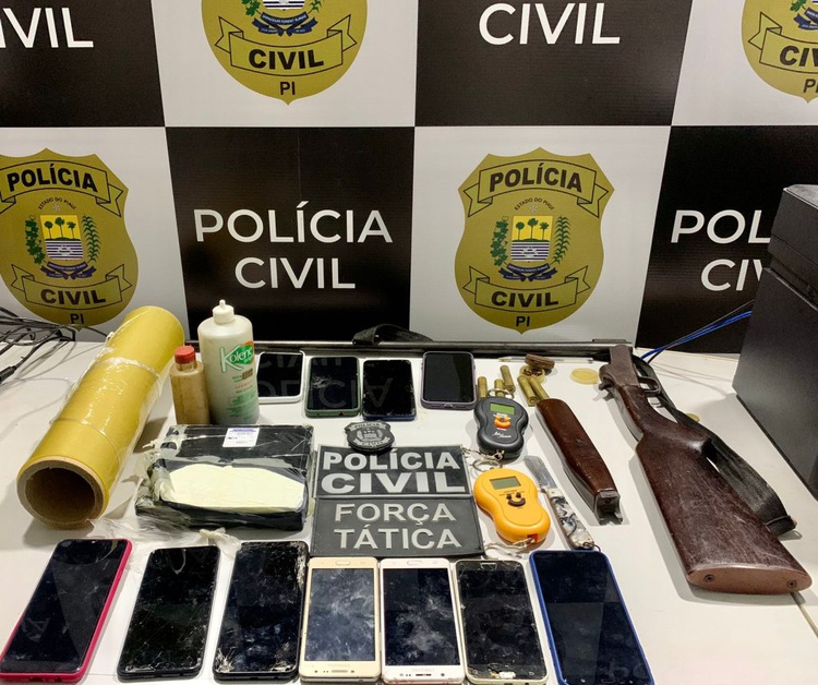 Polícia Civil prende três pessoas durante operação contra o tráfico de drogas em Oeiras.