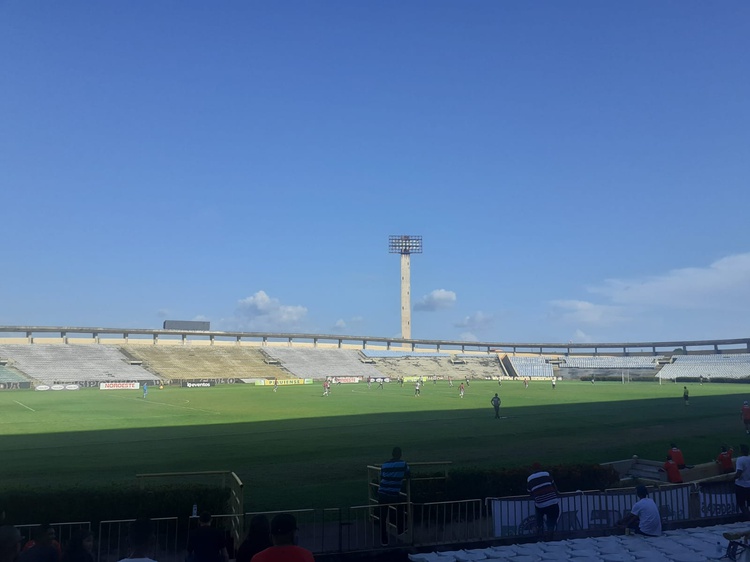 River-PI x Corisabbá no estádio Albertão, em Teresina.