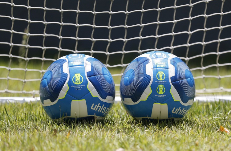 Bolas oficiais das Série B, C e D, do Campeonato Brasileiro.