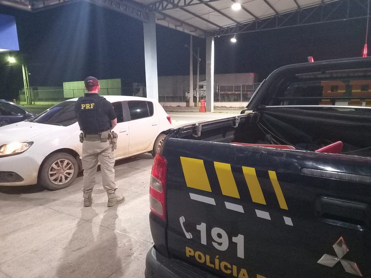 Veículo roubado em Pernambuco é recuperado pela PRF no Piauí.