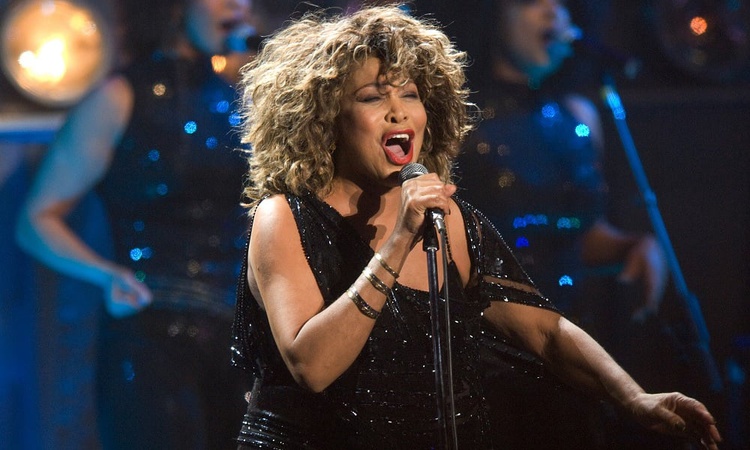 Tina Turner, cantora americana rainha do rock n' roll, morre aos 83 anos.