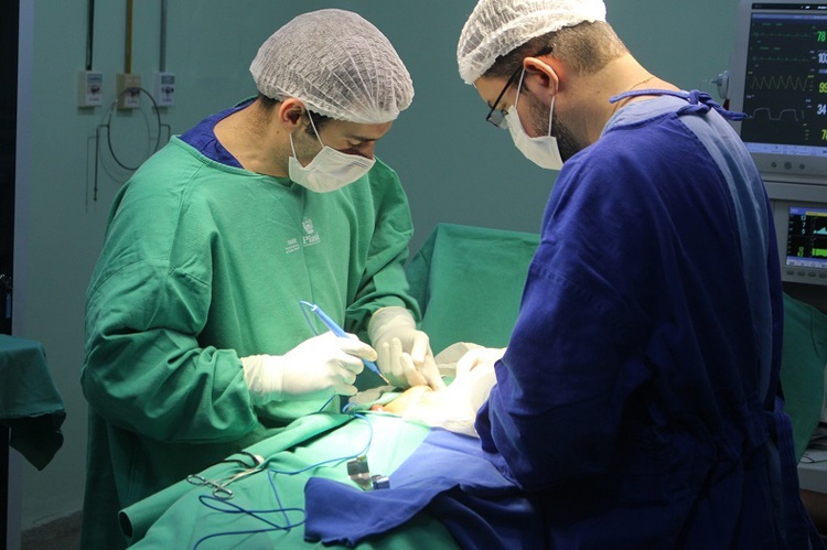 A unidade realizou nesta segunda-feira (26) a reconstrução de trânsito intestinal, procedimento realizando apenas em Teresina.