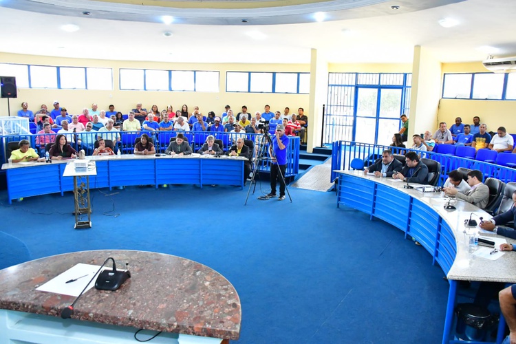 Audiência pública na Câmara Municipal discute a concessão dos serviços de água e esgoto em Floriano.
