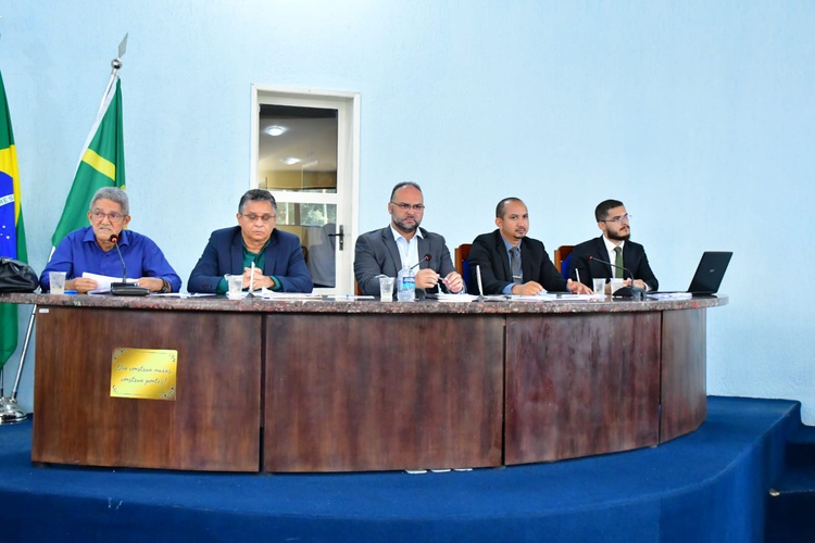 Audiência pública na Câmara Municipal discute a concessão dos serviços de água e esgoto em Floriano.
