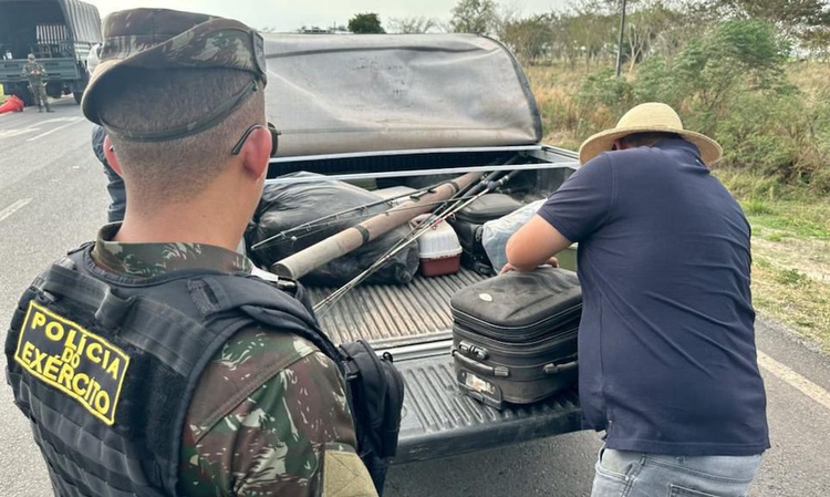 Forças Armadas combatem crimes na fronteira com Bolívia e Paraguai.