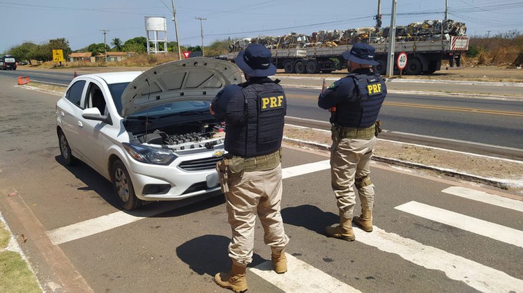 Veículo roubado há 6 meses em Salvador (BA) é recuperado pela PRF em Picos (PI).