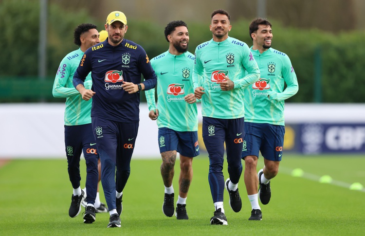 Seleção Brasileira fez seu primeiro treino em Londres nesta segunda-feira